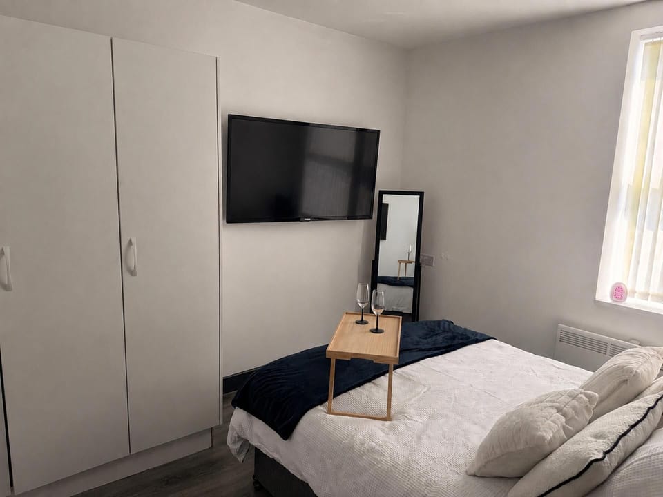 2 bedrooms, WiFi (free), bed sheets