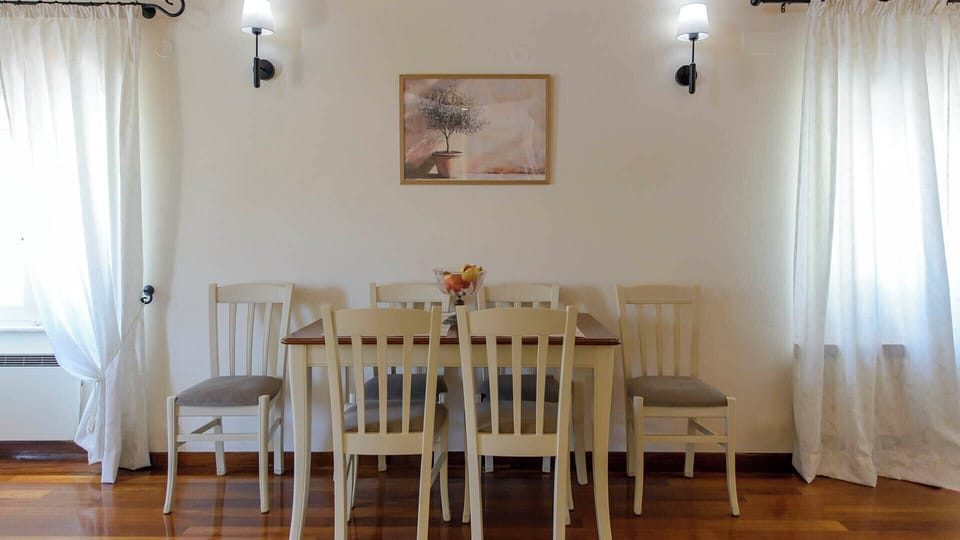 Comfort Apartment, City View | Dining