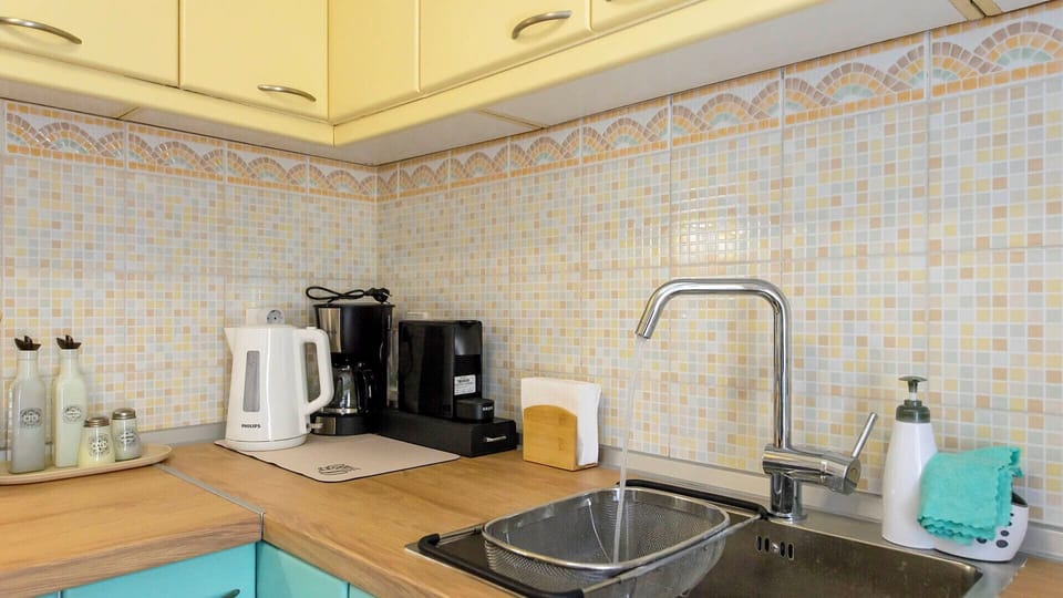 Comfort Apartment, City View | Private kitchen