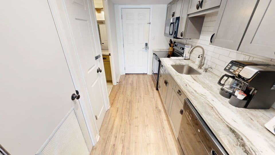 Condo, 1 Bedroom | Private kitchen | Coffee/tea maker, fridge, oven, toaster