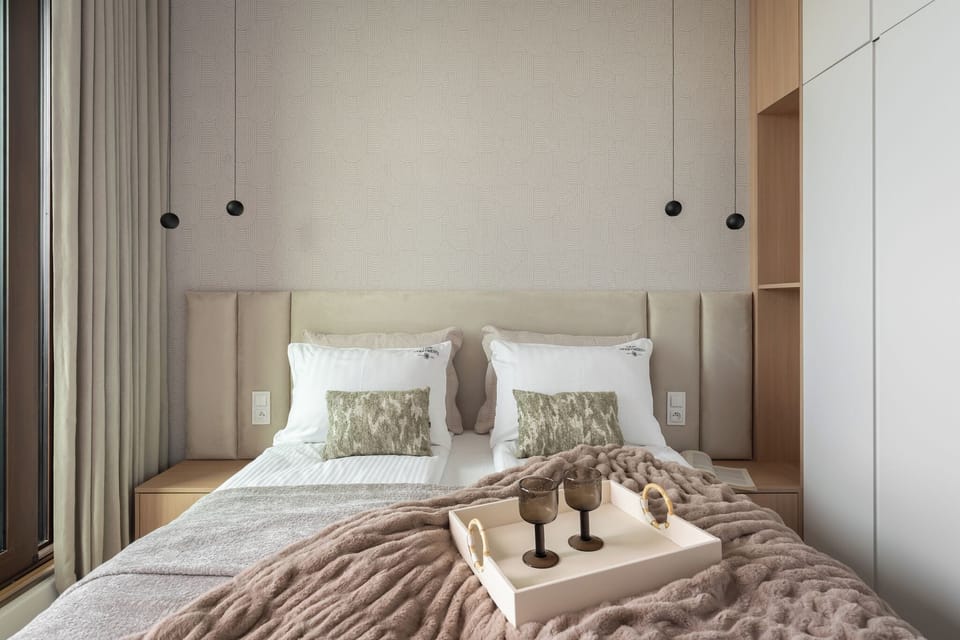 Deluxe Apartment, Balcony, City View | Premium bedding, iron/ironing board, cribs (surcharge), WiFi (free)