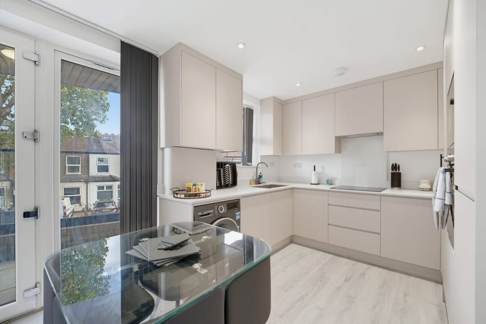 Family Apartment, Balcony | Private kitchen | Toaster, toaster oven