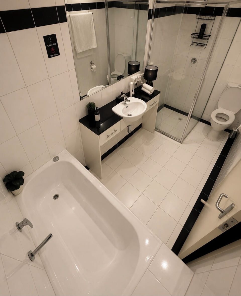 Studio Suite, City View | Bathroom | Hair dryer, towels, soap, shampoo