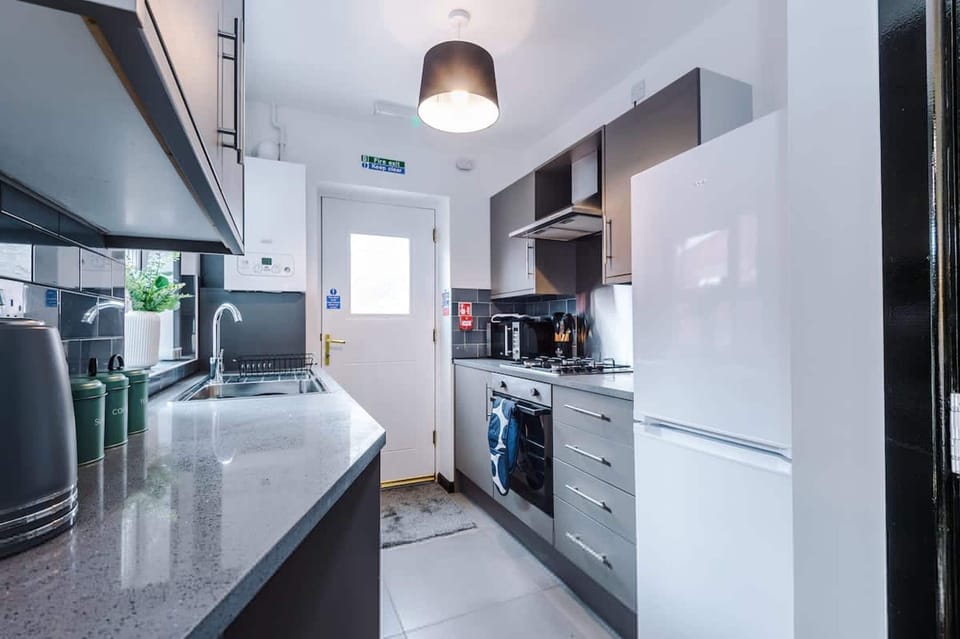 House | 4 bedrooms, high-speed internet