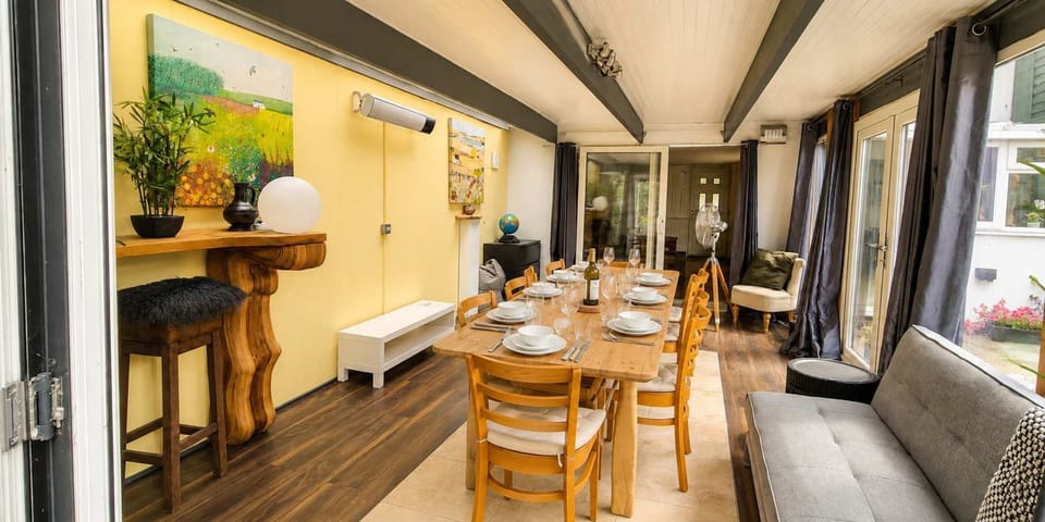 House | 5 bedrooms, high-speed internet
