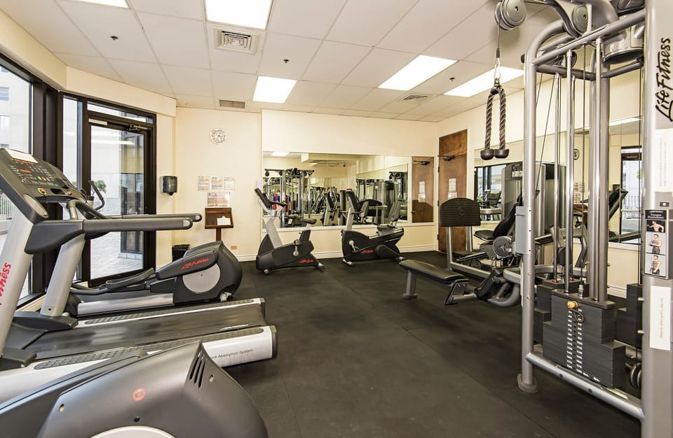 Mountain & Golf Course Views Family Island Colony Condo & Lots of Amenities Apartment in Honolulu