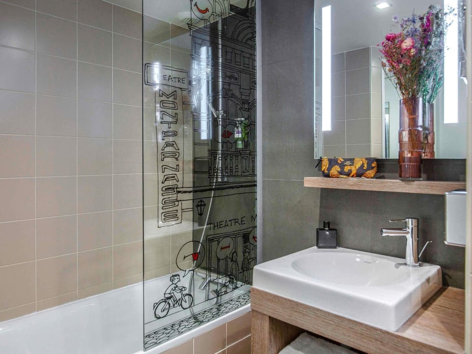 Eco-friendly toiletries, hair dryer, towels