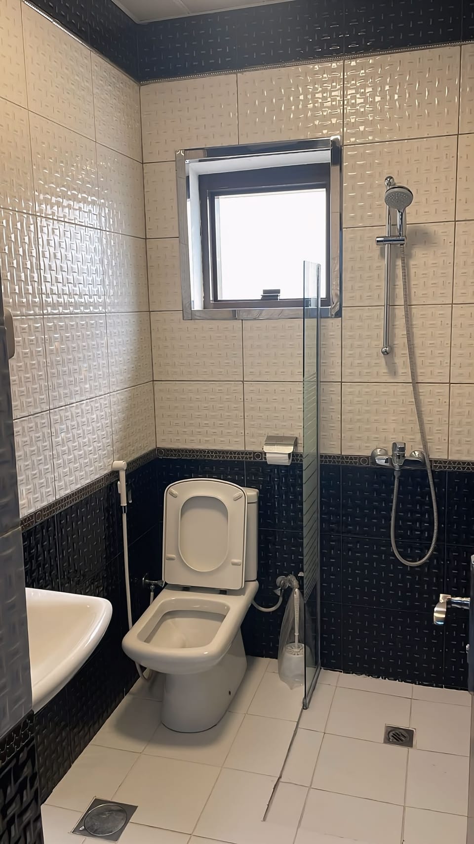 Basic Single Room, City View | Bathroom | Towels, soap, shampoo, toilet paper