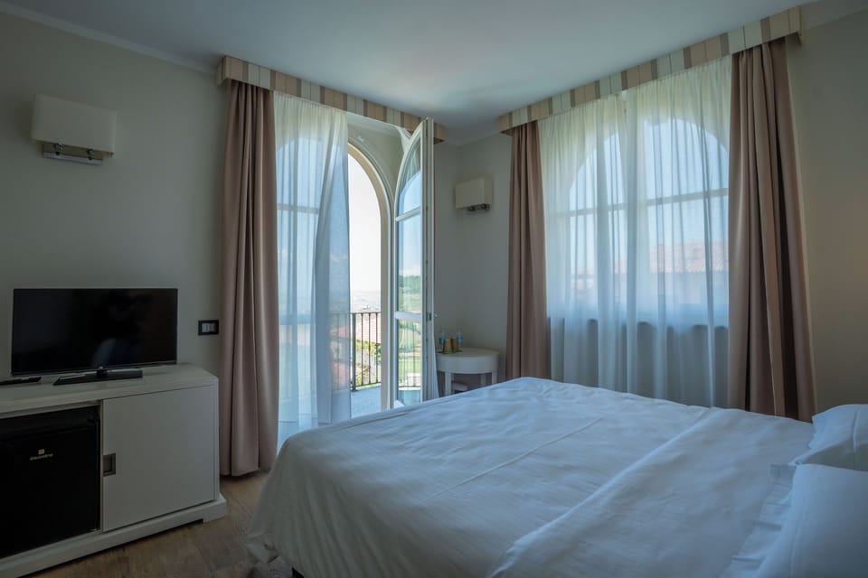 Comfort Double or Twin Room, Hill View | WiFi (free)