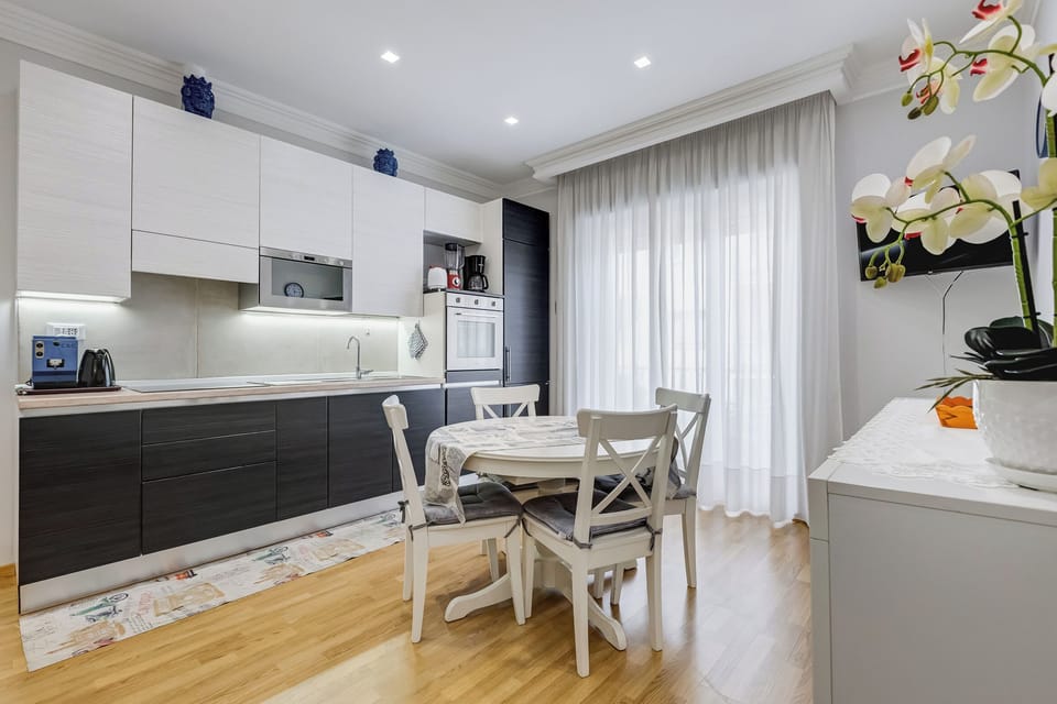 Apartment, 2 Bedrooms, Balcony, City View | Living area | Flat-screen TV