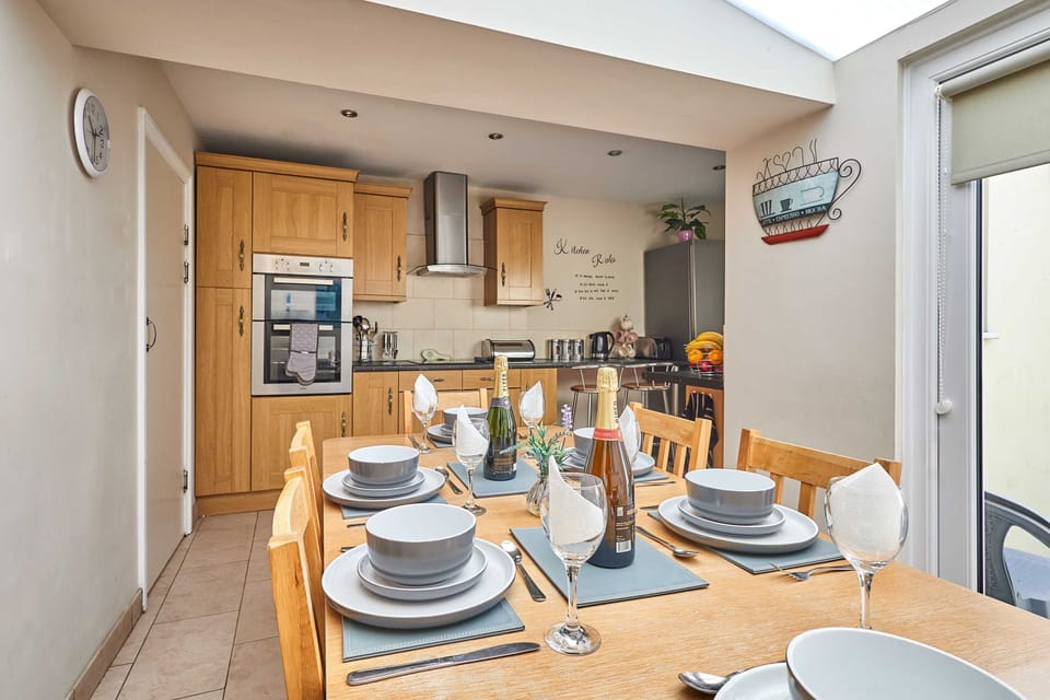 Host Stay Norwood Street House in Scarborough