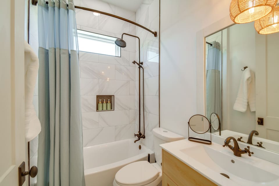 Fort Morgan Hideaway Hot Tub Golf Beach Access Cottage in Alabama