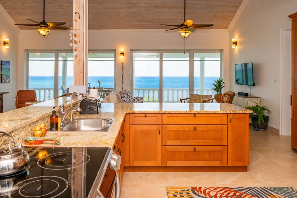 House, 4 Bedrooms | Private kitchen | Coffee/tea maker, fridge, oven, toaster