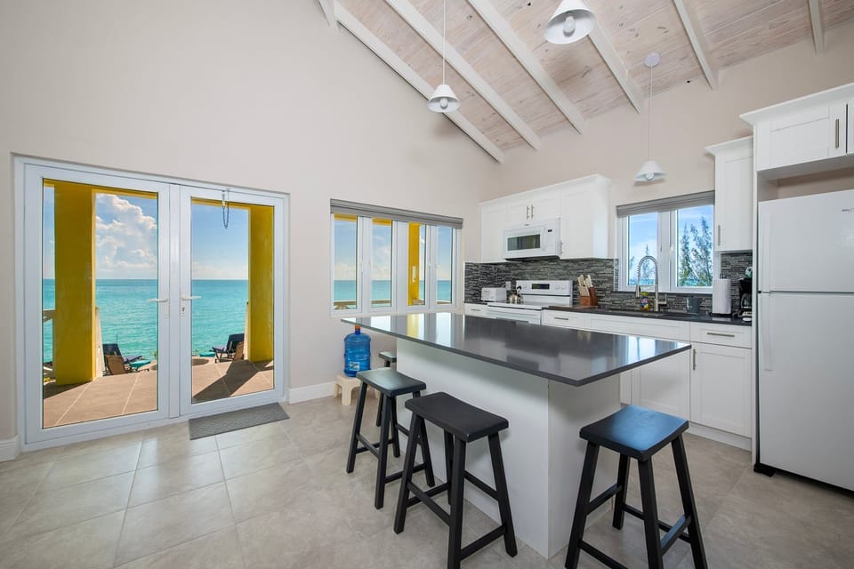 House, 4 Bedrooms | Private kitchen | Coffee/tea maker, fridge, oven, toaster
