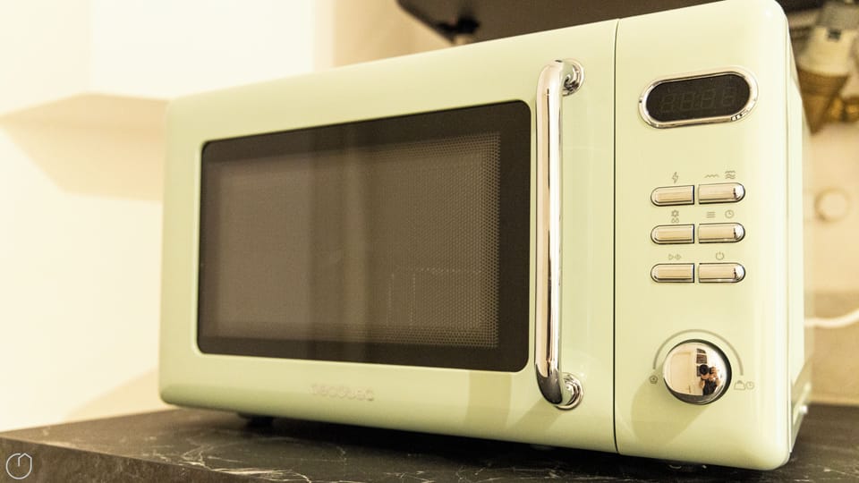 Apartment (1 Bedroom) | Microwave