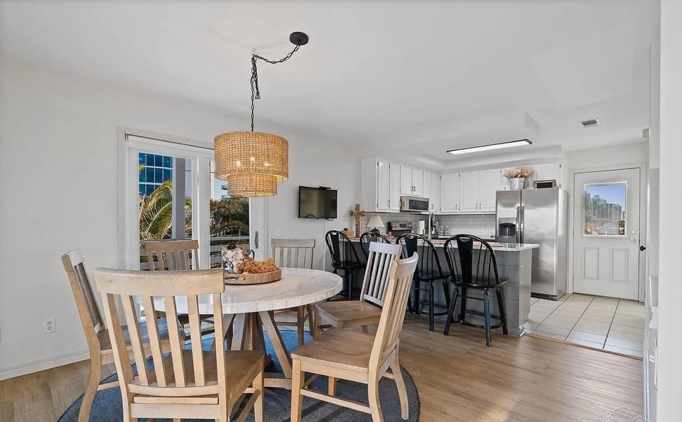 House, Multiple Beds (Kook and Key) | Dining
