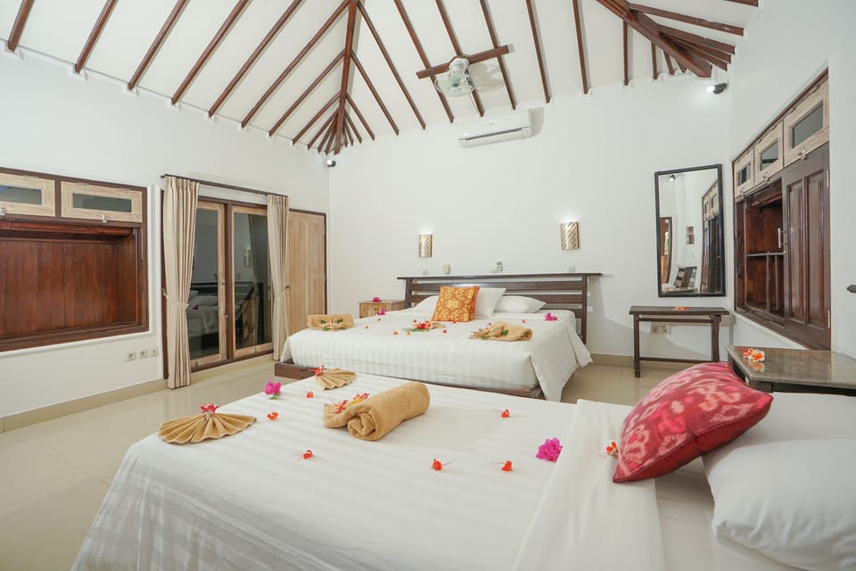 Standard Room | Minibar, in-room safe, cribs (free), WiFi (free)
