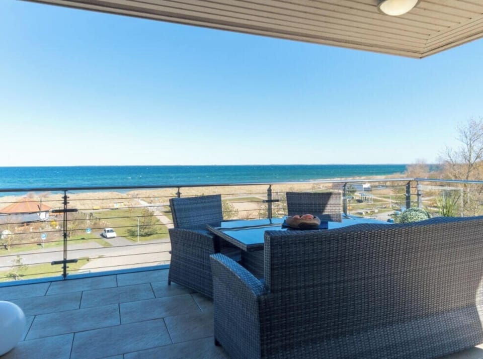 House | Outdoor dining