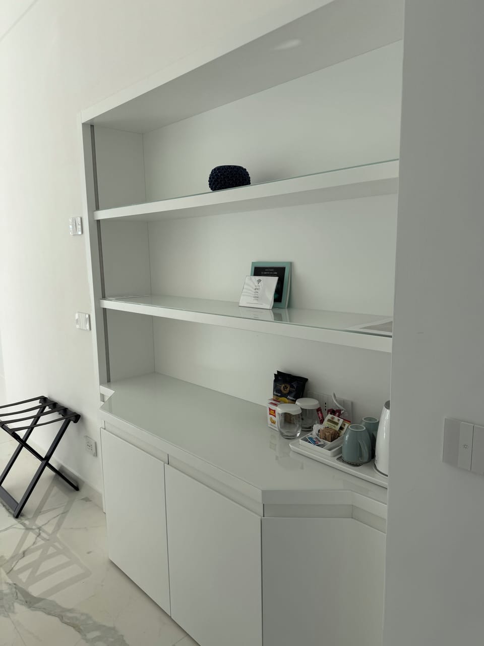 Deluxe Double or Twin Room, Partial Sea View | Interior