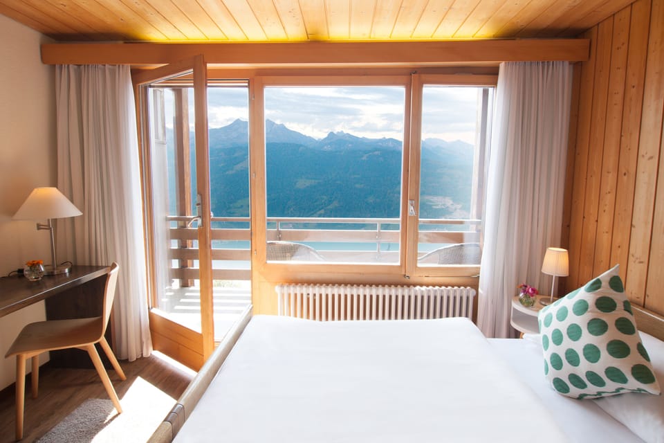 Deluxe Single Room, Balcony (Lake & Mountain View) | Hypo-allergenic bedding, in-room safe, individually decorated