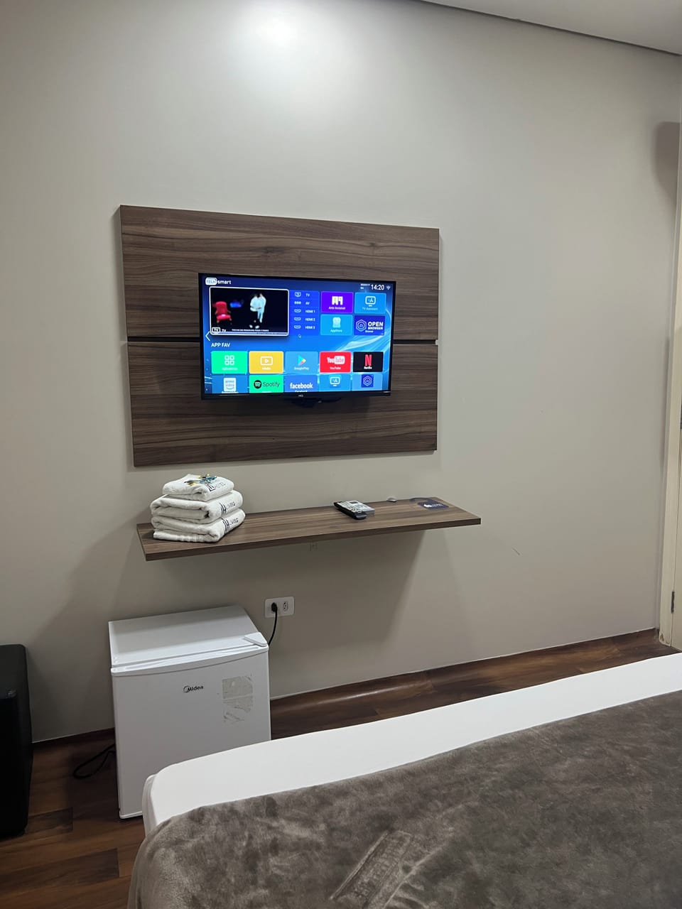 Comfort Suite | Hypo-allergenic bedding available, minibar, cribs (free), WiFi (free)