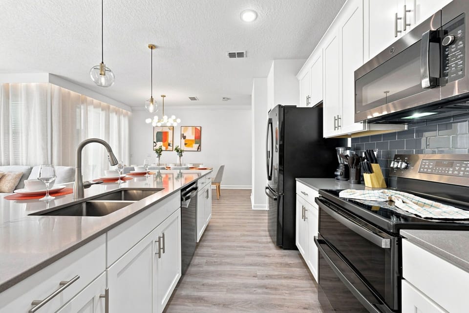 Villa (4 Bedrooms) | Private kitchen | Microwave, oven, stovetop, dishwasher