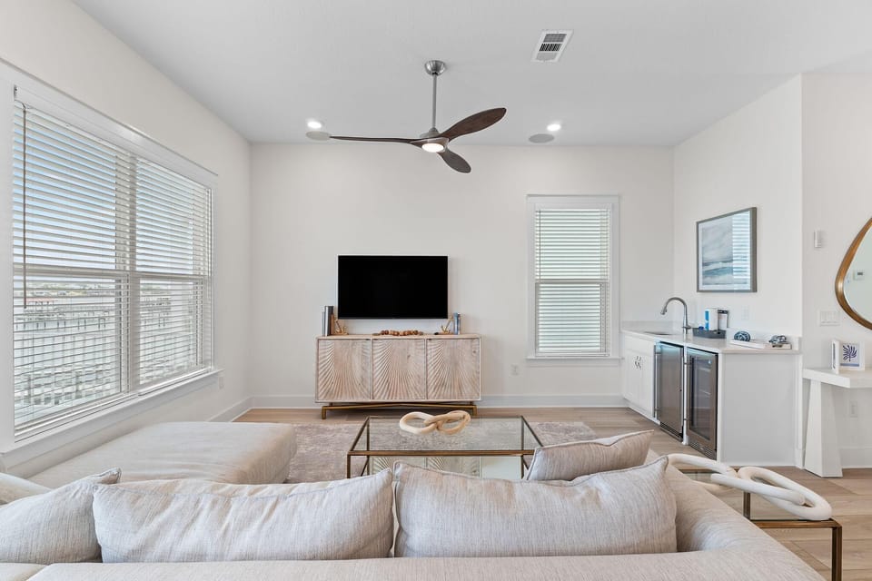 House, Multiple Beds (Yacht Harbor House) | Living area
