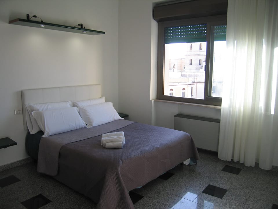 Deluxe Room, Balcony, City View | WiFi (free)