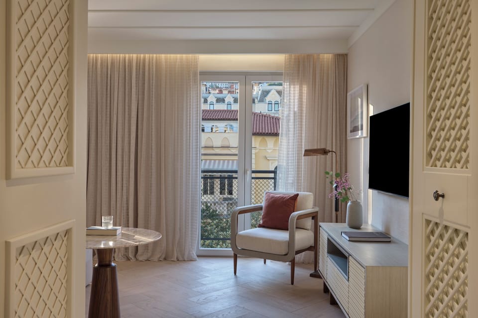 Standard Suite | Living area | LED TV