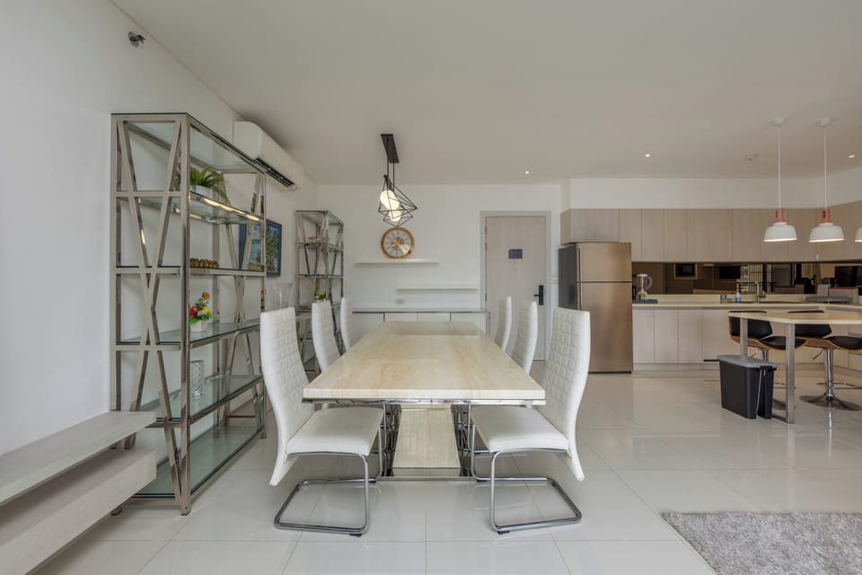 Family Apartment, Balcony, Lake View | Dining