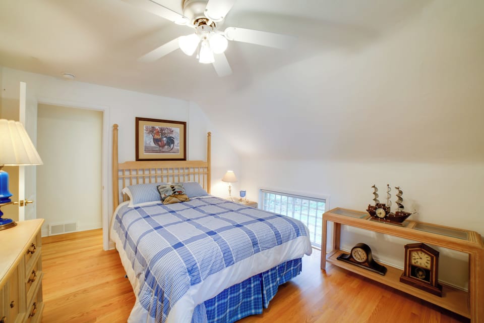 Shared Deck w/ Lake Views! St Joseph Upstairs Apt Apartment in St Joseph