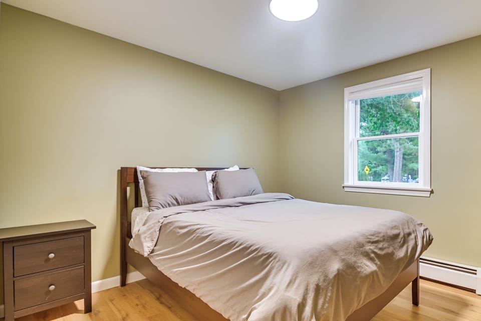 5 Mi to Sunday River Resort! Mtn-view Home Cottage in Bethel
