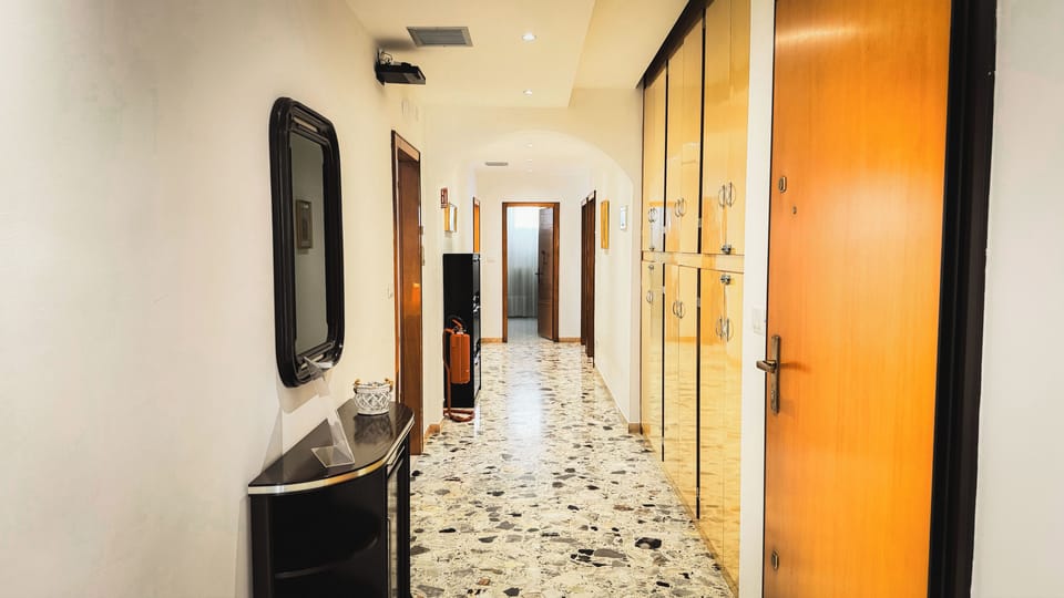 Apartment (3 Bedrooms) | Living area | TV