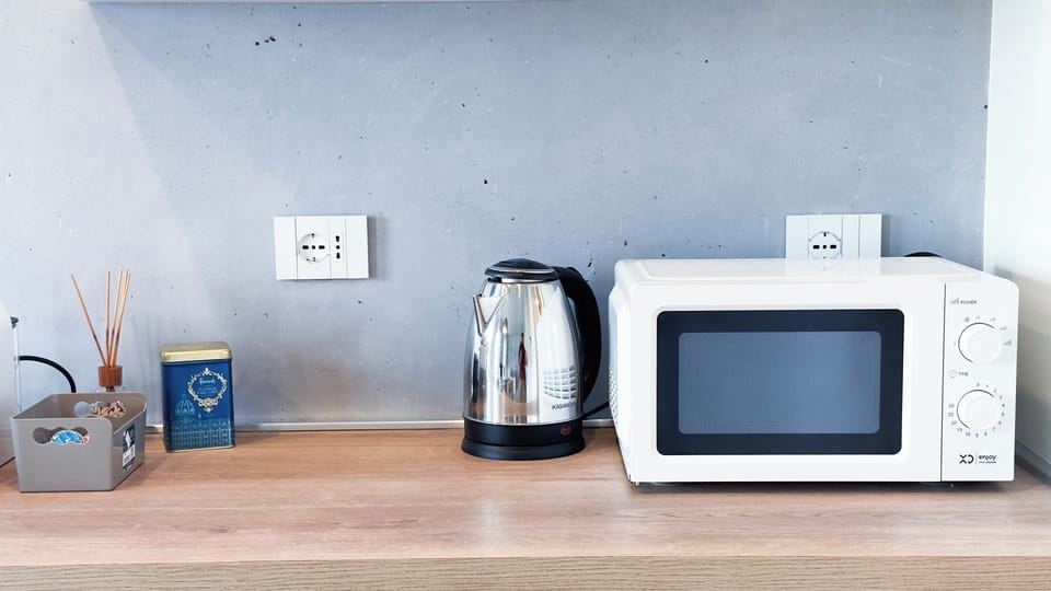 Apartment (1 Bedroom) | Private kitchen | Espresso maker, microwave, oven, stovetop