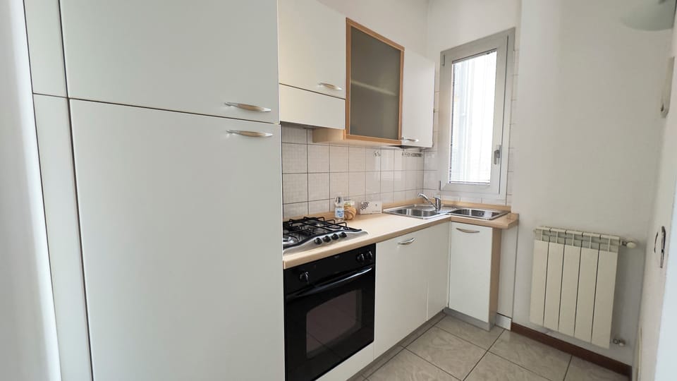 Studio (0 Bedroom) | Private kitchenette | Microwave, oven, highchair