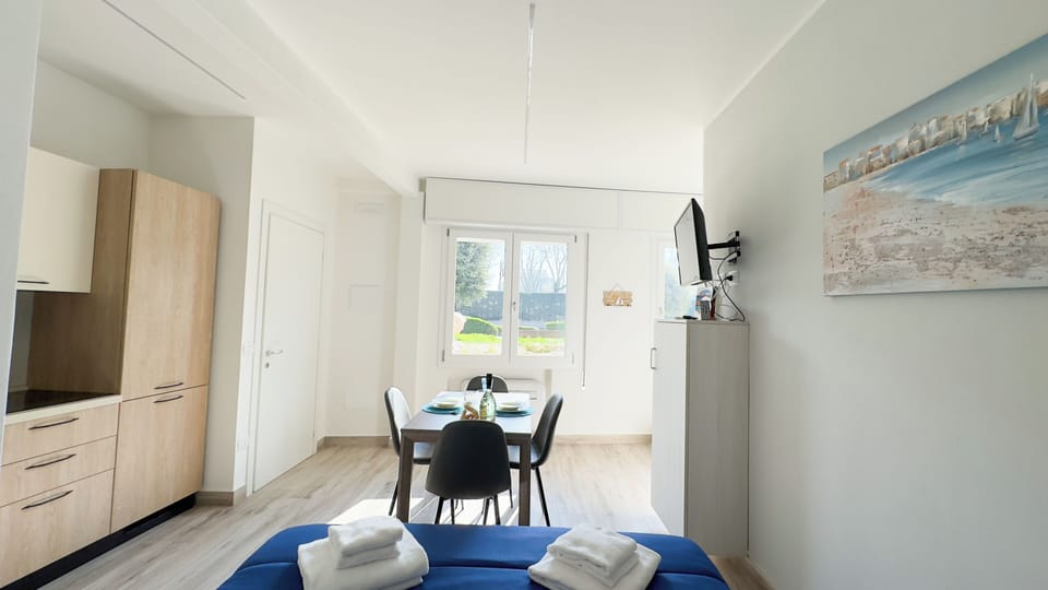 Studio (0 Bedroom) | Private kitchenette | Microwave, oven, highchair
