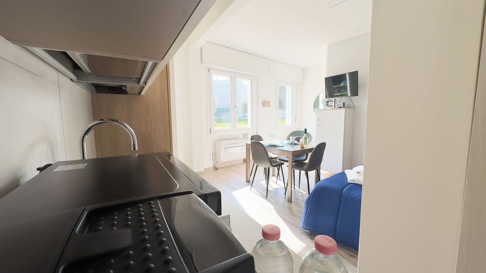Studio (0 Bedroom) | Private kitchenette | Microwave, oven, highchair