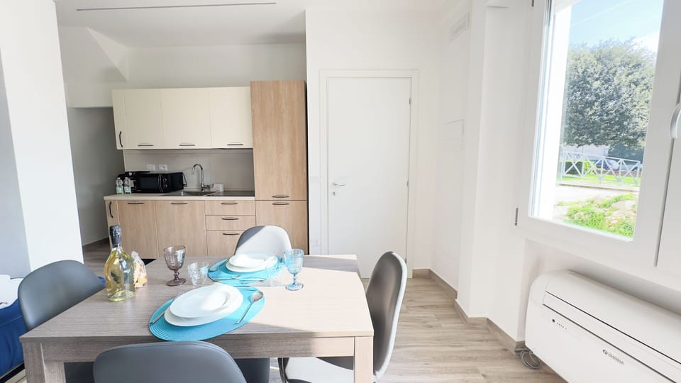 Studio (0 Bedroom) | Private kitchenette | Microwave, oven, highchair
