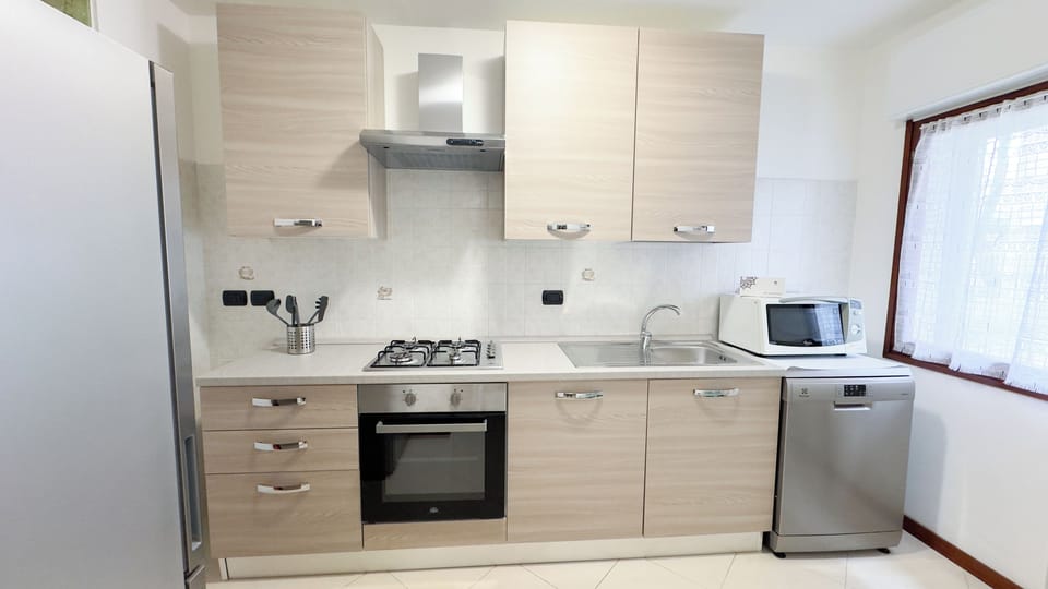 Apartment (2 Bedrooms) | Private kitchenette | Microwave, oven, highchair