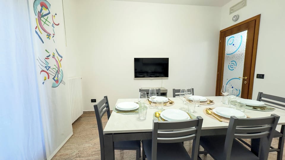 Apartment (2 Bedrooms) | Living area