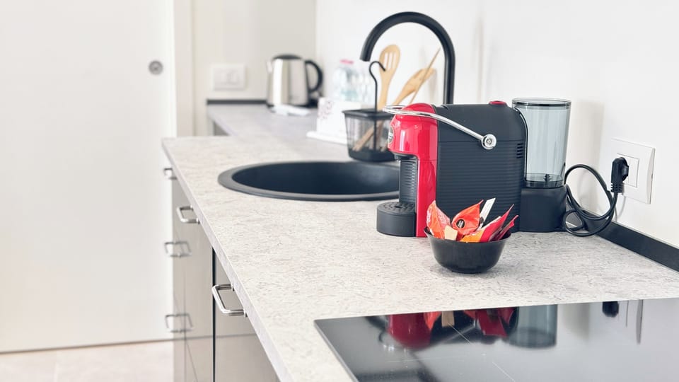 Apartment (2 Bedrooms) | Private kitchenette | Espresso maker, microwave, oven, electric kettle