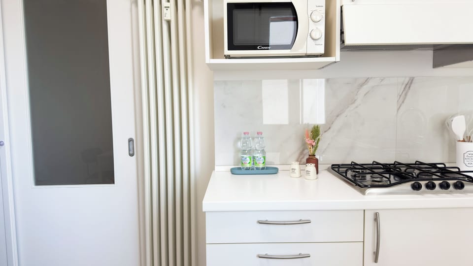 Apartment (1 Bedroom) | Private kitchen | Espresso maker, microwave, oven, stovetop