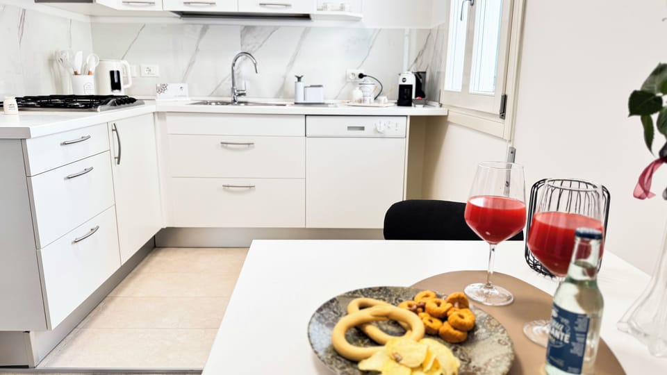 Apartment (1 Bedroom) | Private kitchen | Espresso maker, microwave, oven, stovetop