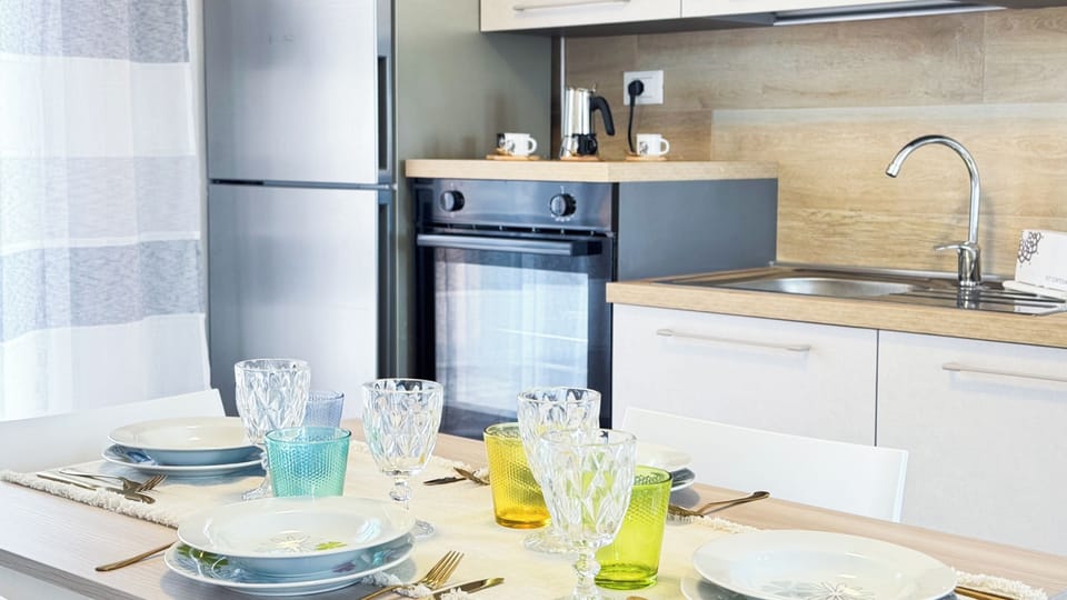 Apartment (2 Bedrooms) | Private kitchenette | Oven, electric kettle, highchair