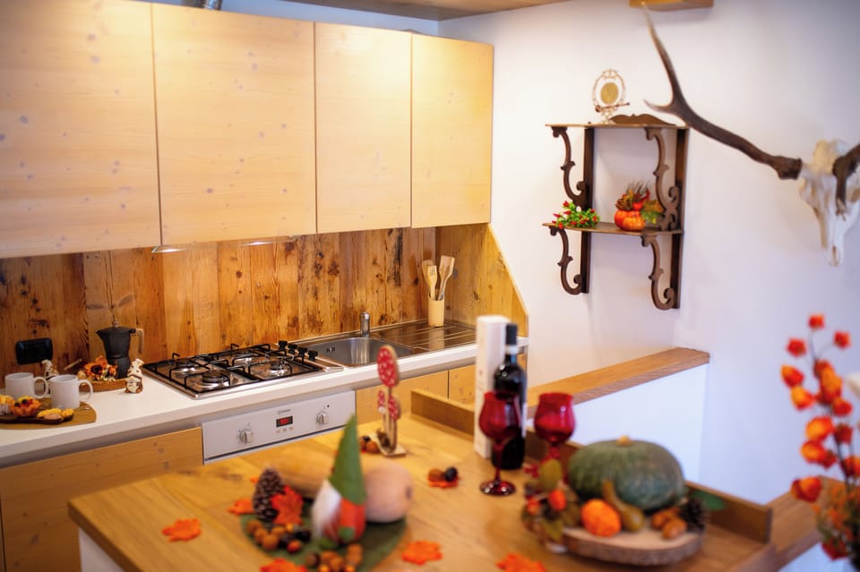 Apartment (1 Bedroom) | Private kitchen | Espresso maker, oven, stovetop, dishwasher
