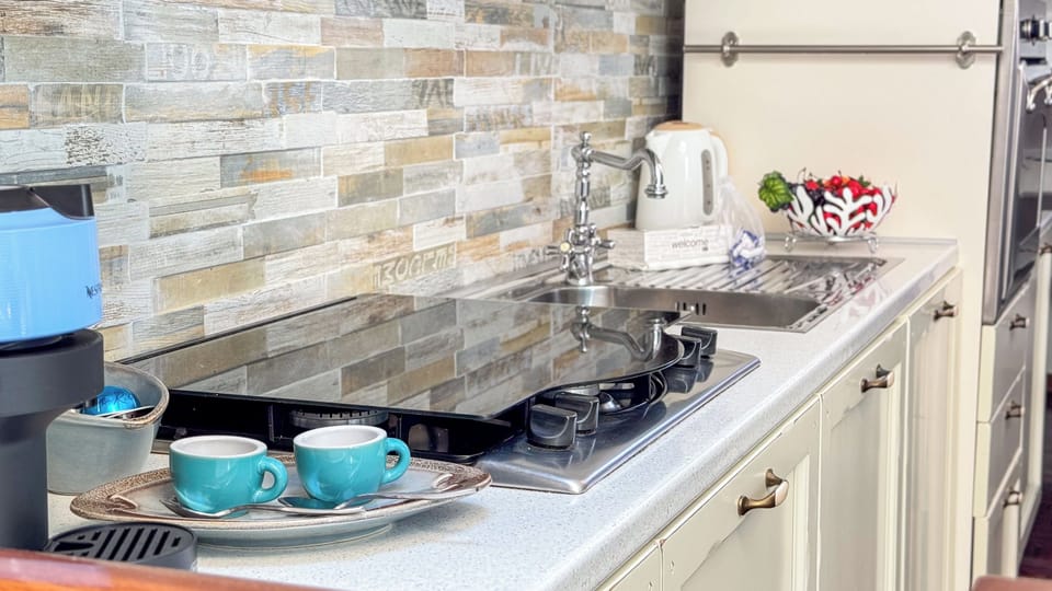 Apartment (2 Bedrooms) | Private kitchen | Espresso maker, microwave, oven, stovetop