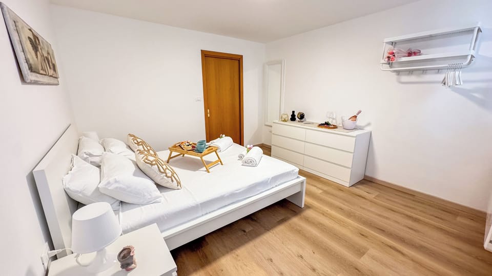 Apartment (1 Bedroom) | 1 bedroom, iron/ironing board, cribs (surcharge), bed sheets