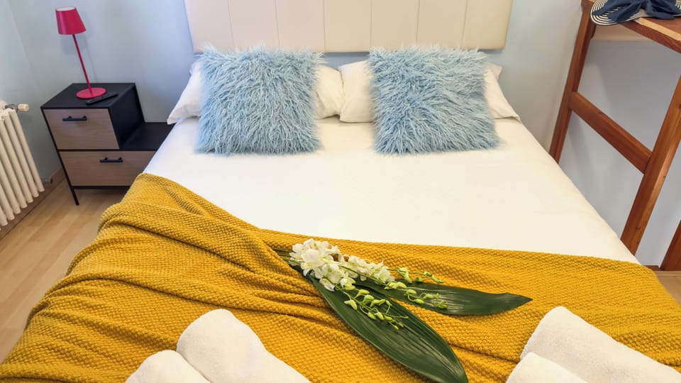 Apartment (1 Bedroom) | 1 bedroom, iron/ironing board, cribs (surcharge), bed sheets
