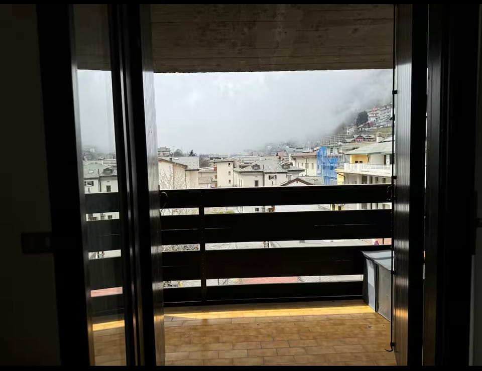 Studio (0 Bedroom) | Balcony