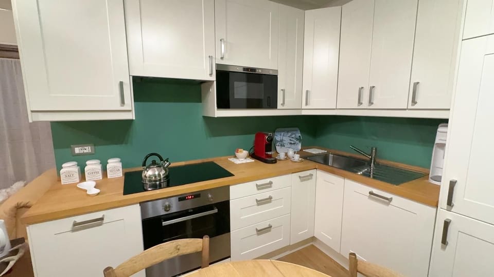 Apartment (2 Bedrooms) | Private kitchen | Espresso maker, microwave, oven, stovetop
